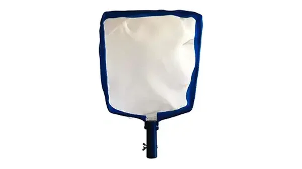 Melhores Peneiras para Limpar Folhas da Piscina com Eficácia